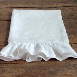 Linen Table Runner With Ruffles, White Table Runner Ruffled, Linen Table Decor, Custom Linen Wedding Table Runner, Softend Linen Table Decor