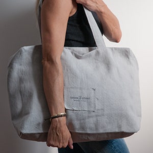 Leichte geräumige Leinen-Einkaufstasche in grau, große Schulter-Canvas-Tasche, geräumige Strandtasche im minimalistischen Stil