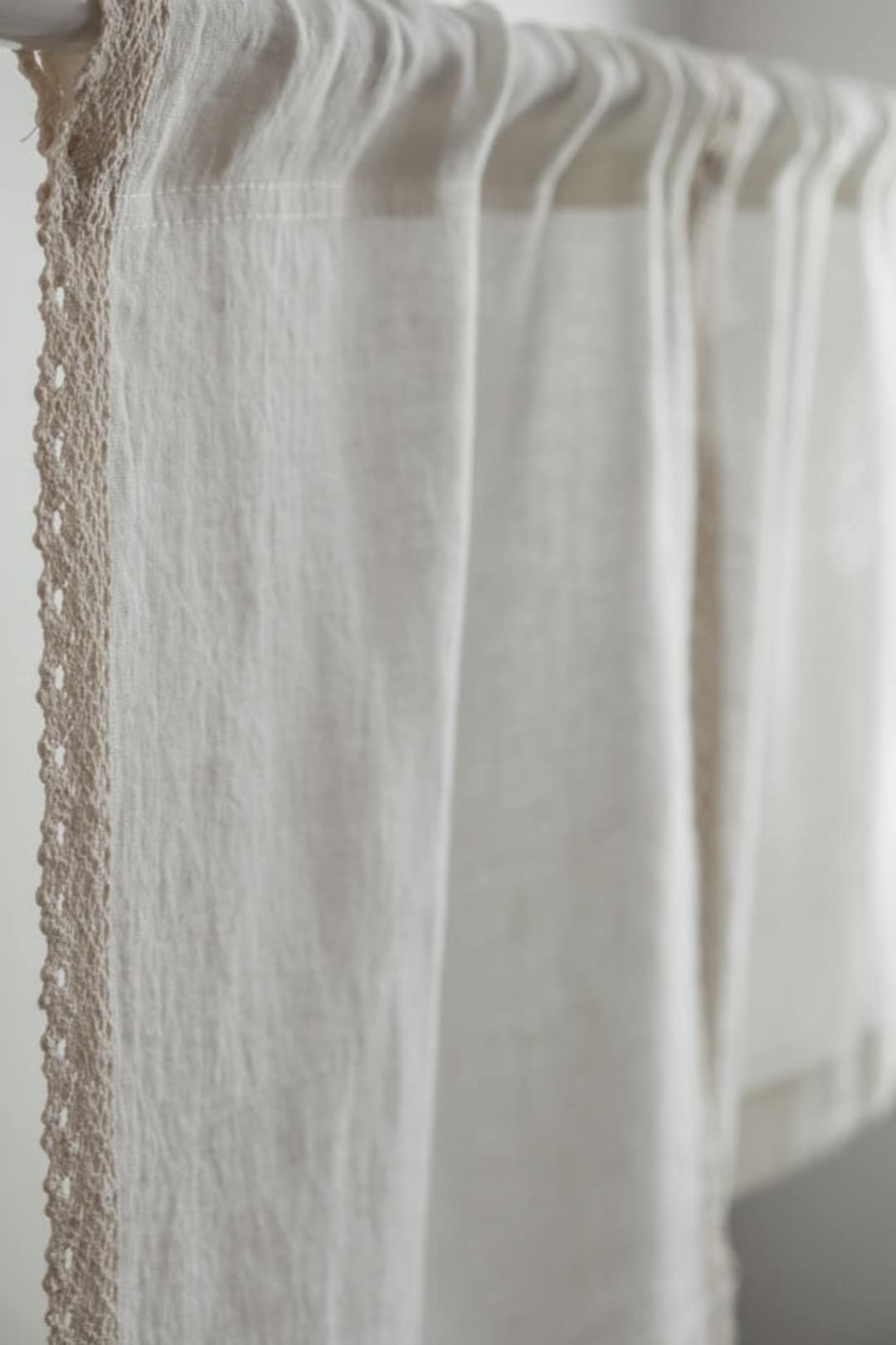 Mantovana Prestige in pizzo Corinzio Rosa Antico 160x60 cm
