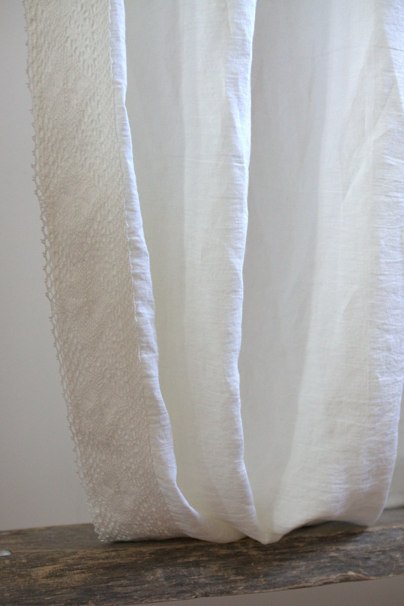 Tenda in lino e intarsio in pizzo Versailles Bianco Ottico 280x300 |  Tendenze Shabby Chic