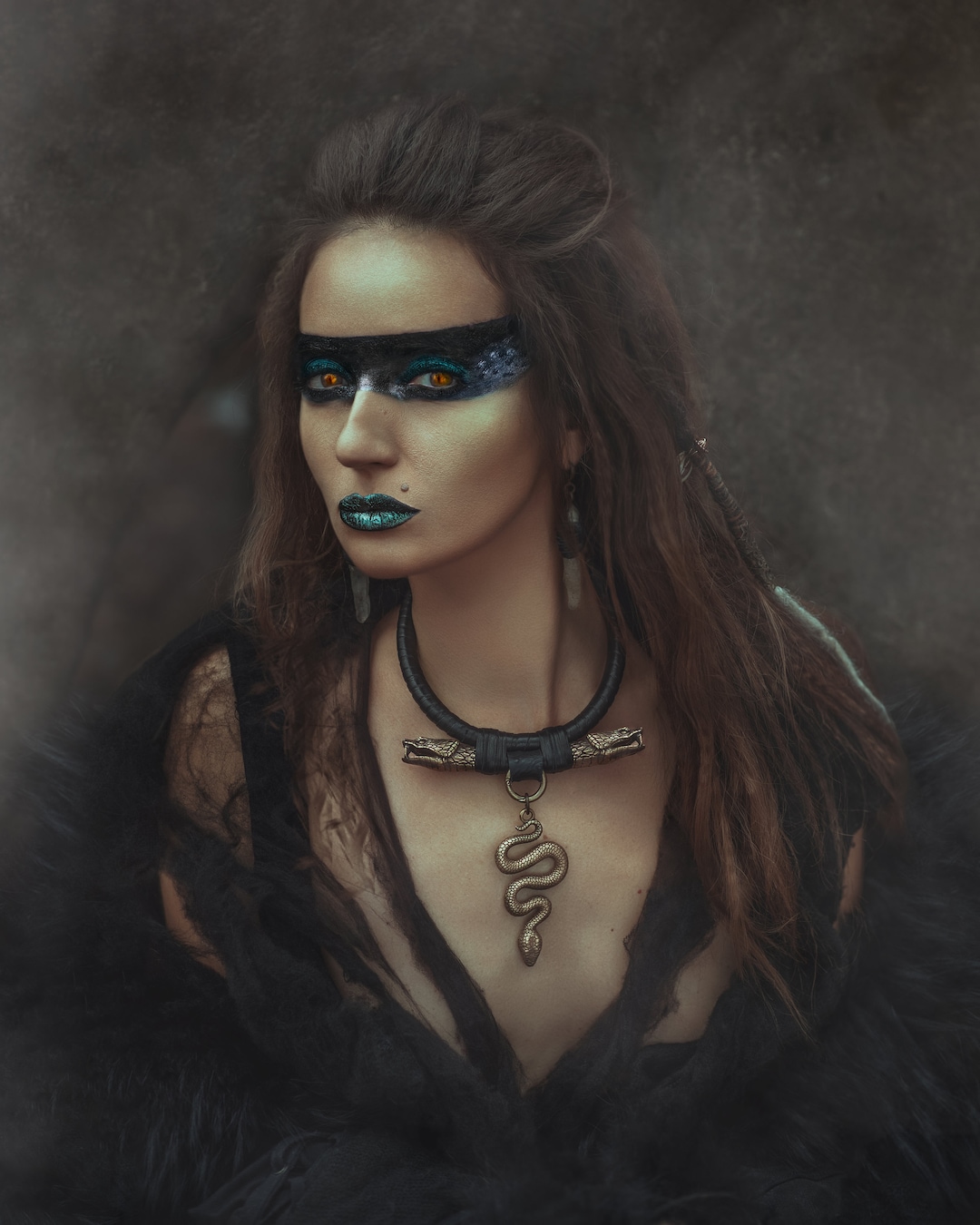 Collar de serpiente Visión con colgante de serpiente de latón