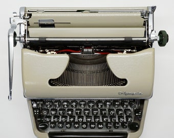 Olympia SM2 Typewriter - Serviced, Working Typewriter