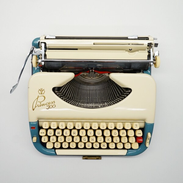 Stylish Vintage Typewriter, Princess 300 Typewriter, Manual Typewriter, Fully Working Typewriter 1950s typewriter
