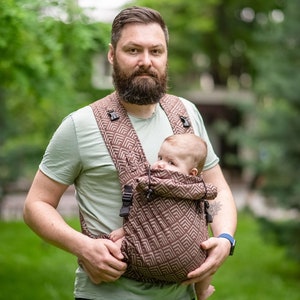 Canguru para bebê estilo mei tai de algodão marrom