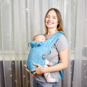 Canguru para bebê em tecido mei tai. Folha de algodão turquesa.
