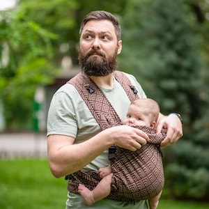 Canguru para bebê estilo mei tai de algodão marrom