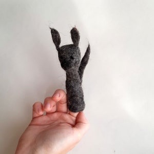 Marionnettes à doigts traditionnelles en feutre humide / Loup