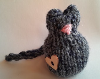 Stress relief knitted cat filled with sour cherry seeds