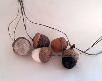 Set von 5 handgefertigten Wollfilz Eichel Ornamenten