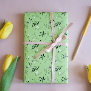 Geschenkpapier Frühling, Bogen mit floralem Muster