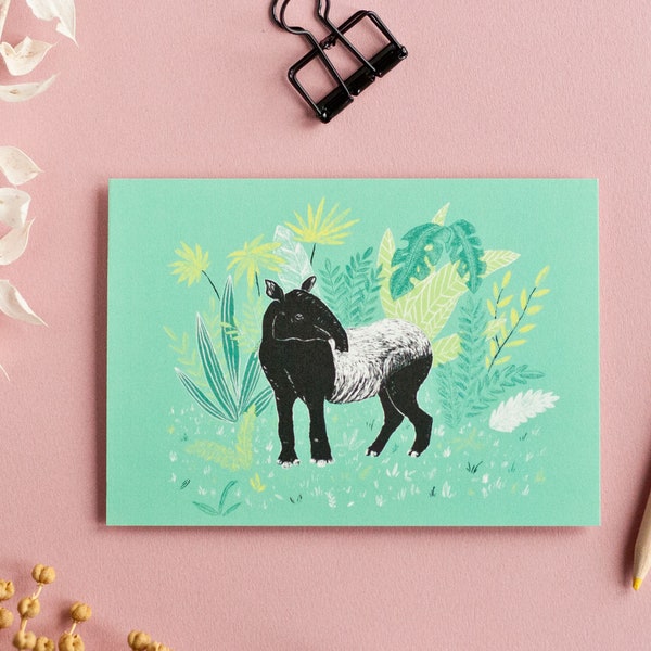 Tapir Postkarte im Format DIN A6, Tierkarte mit Tier- und Pflanzenillustrationen für Naturfreunde