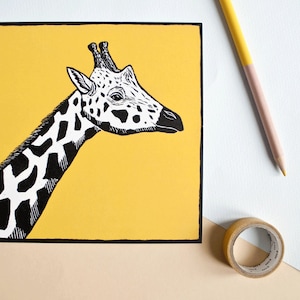 Giraffa da cartolina, illustrazione animale gialla