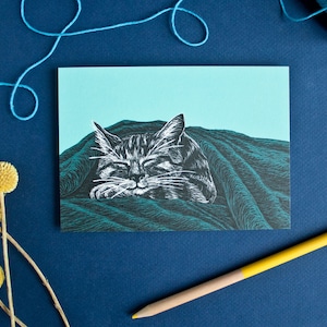 Carte postale Chat endormi sous la couverture, illustration animalière A6