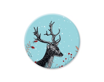 Round reindeer magnet