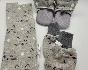 Baby Gift Set | Burp Cloth | Booties | Seam-Free Baby Mitts | Winking Kitties | Baby Shower Gifts