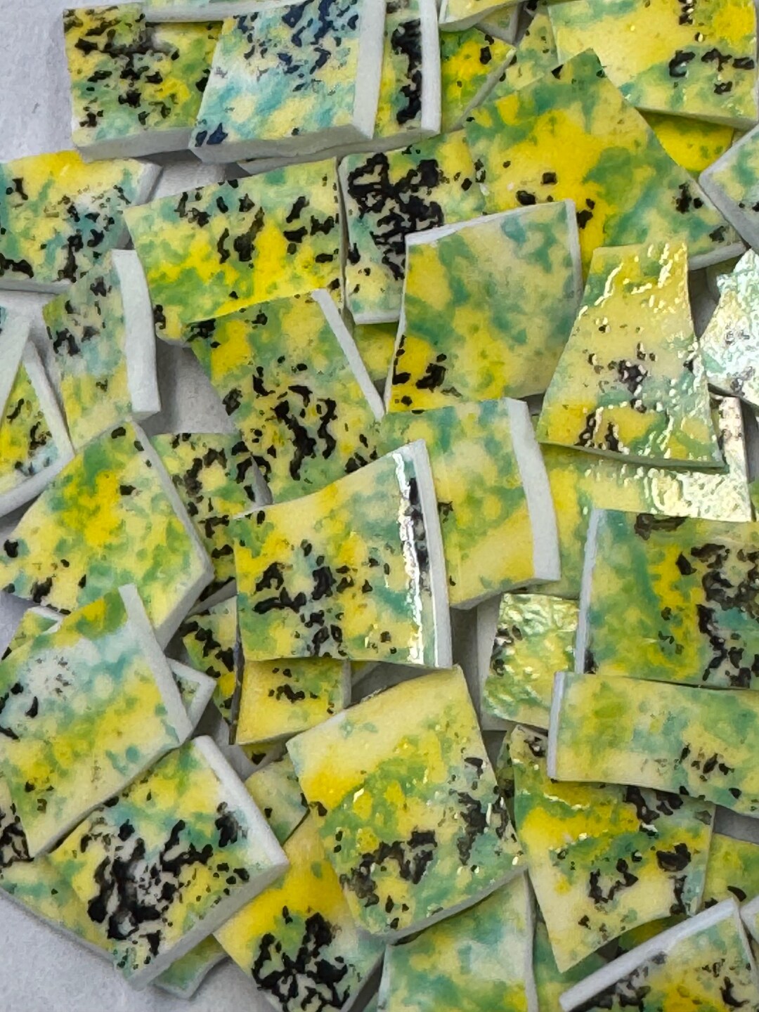 SPLOTCHY FUN Pique Assiette 157 Mosaic Tiles – Ceramic Plate Pieces Id ...