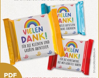 Op de afbeelding: Drie kleurrijke snoepreepverpakkingen met Duitse tekst, waaronder "VIELEN DANK!". Elke verpakking heeft een regenboog en zinnen. De kleuren zijn geel, blauw en rood. Ontworpen voor Ritter Sport-Mini.