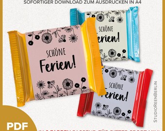 Op de afbeelding: Digitale download van snoepreepverpakkingen met de tekst "SCHÖNE Ferien!" en bloemmotieven. De verpakkingen zijn er in verschillende kleuren, waaronder roze, geel, blauw en rood, en zijn ontworpen voor Ritter Sport Mini chocoladerepen.