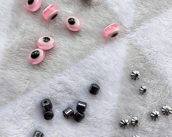 Kit de perles DIY pour monter un bracelet ou un collier.