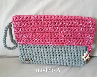 Bolso de mano tipo clutch. Hecho a mano en crochet (trapillo). Varios modelos a elegir.