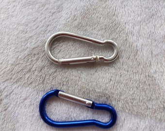 Carabiner closure without insurance, automatic closure, oval pear shape.