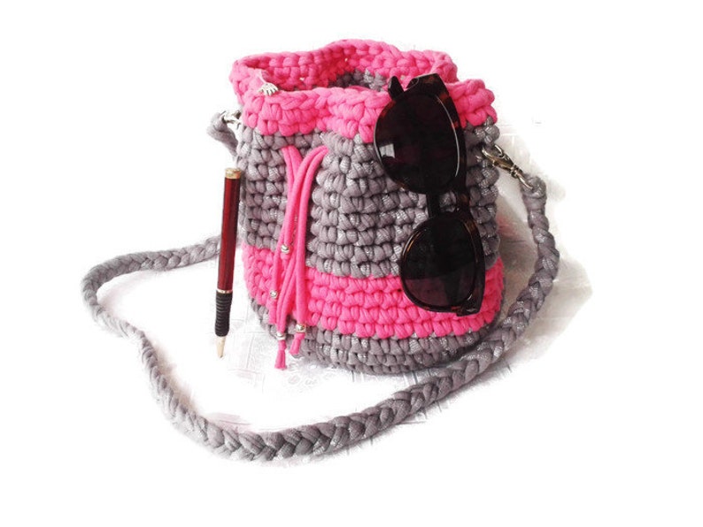 Sack shoulder bag, handmade in crochet trapillo image 3