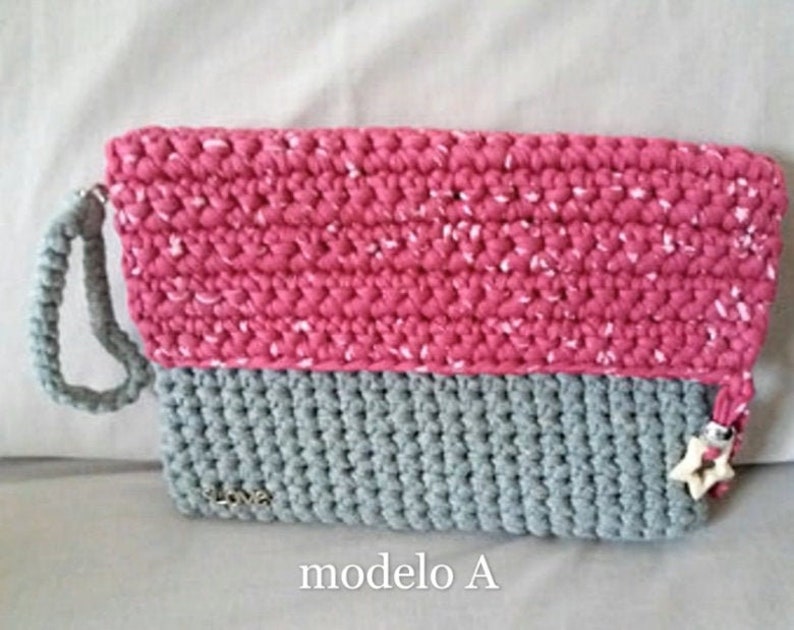 Clutch type handbag. Handmade in crochet trapillo. Several models to choose from. image 1