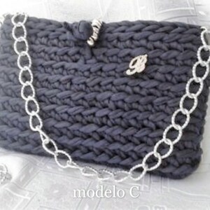 Clutch type handbag. Handmade in crochet trapillo. Several models to choose from. image 4