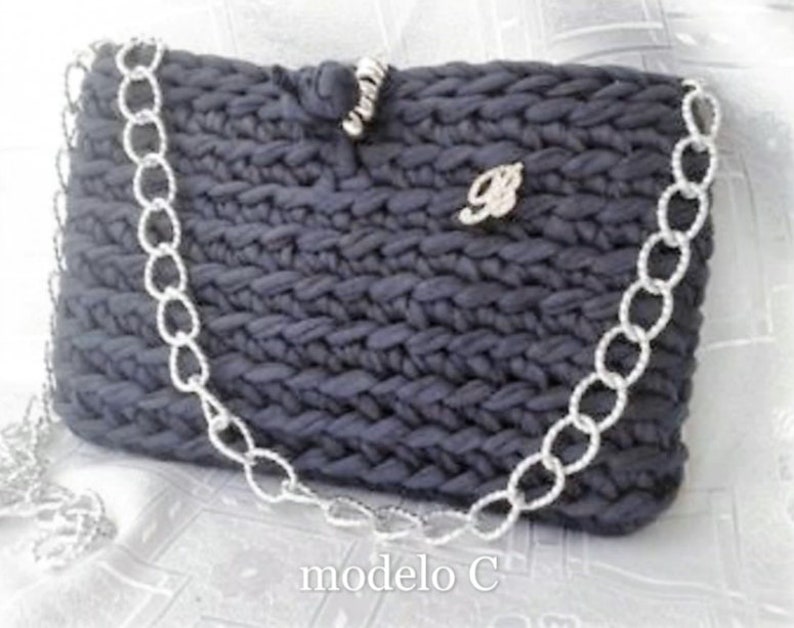 Clutch type handbag. Handmade in crochet trapillo. Several models to choose from. image 4