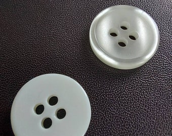 Bouton Ø15mm Couleur blanche effet nacre. Lot de 2 unités.  Pour veste, gilet, jupe, ornement.