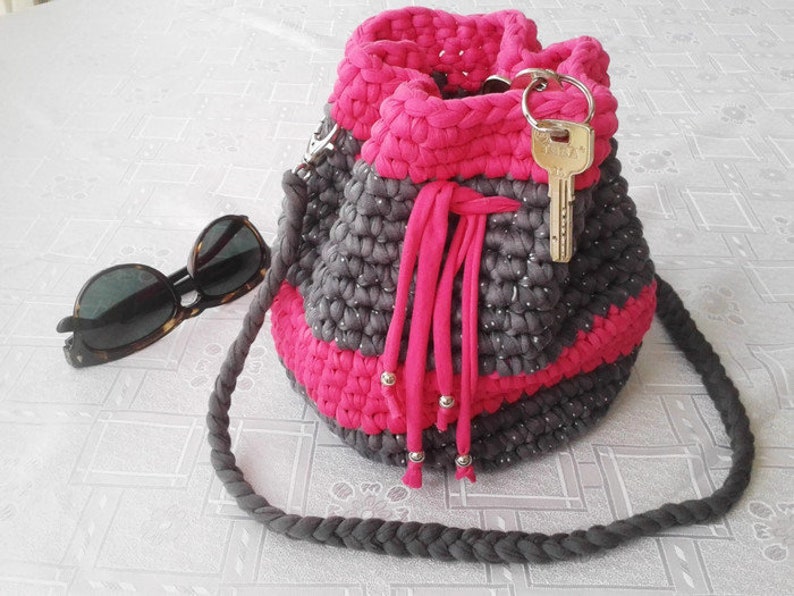 Sack shoulder bag, handmade in crochet trapillo image 1