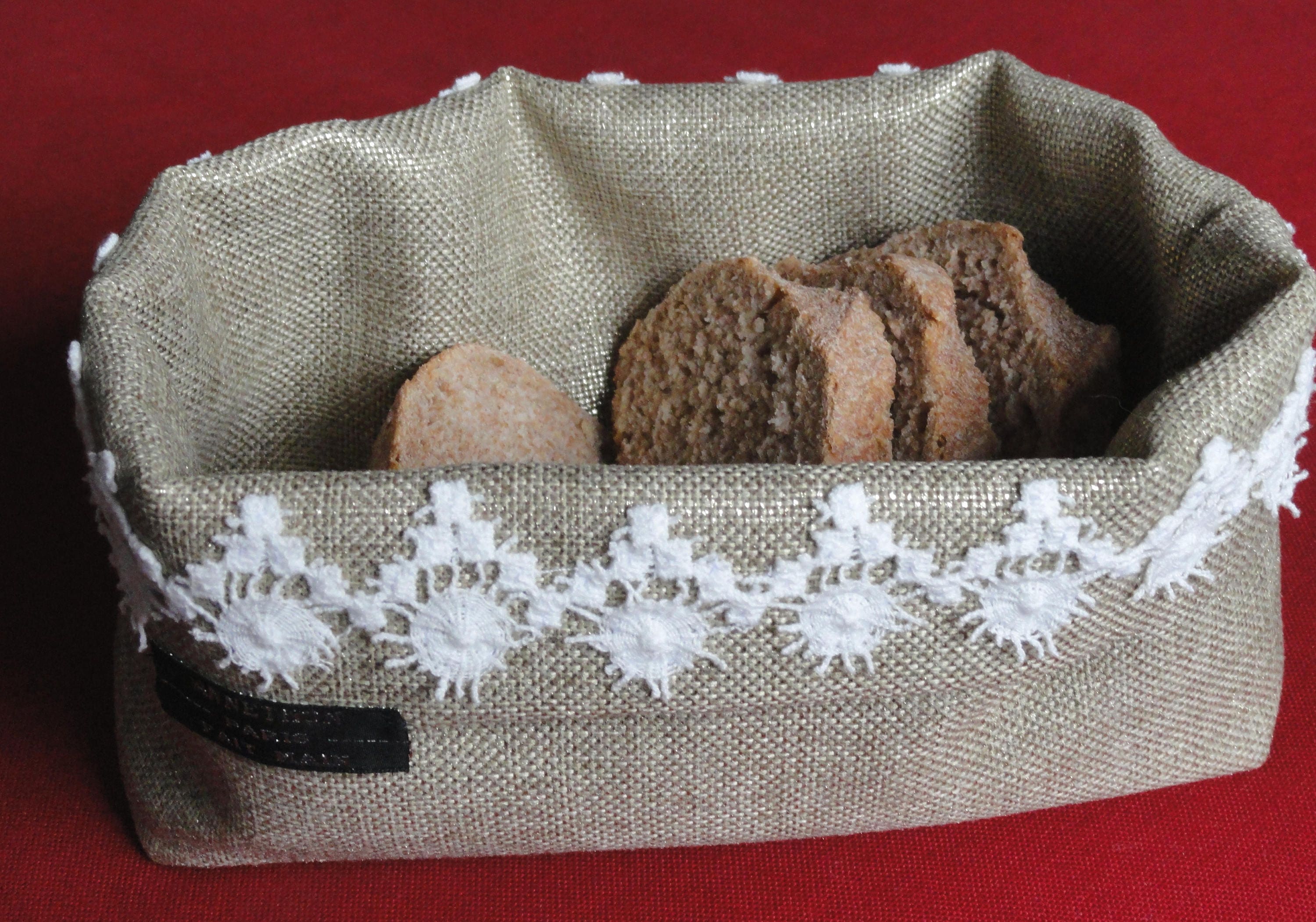 Panière à Pain en Jute Doré avec Son Tour de Dentelle