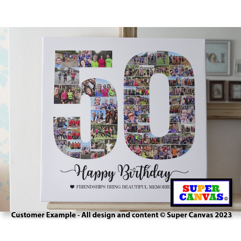 Pu&ograve; includere: Una stampa su tela bianca con un collage fotografico del numero 50. Il numero &egrave; composto da foto pi&ugrave; piccole di persone. Il testo "Buon compleanno" &egrave; scritto sotto il numero. Il testo "Le amicizie portano bei ricordi" &egrave; scritto sotto il testo "Buon compleanno". Il testo "Super Canvas" &egrave; scritto in un logo colorato sotto il testo "Le amicizie portano bei ricordi".
