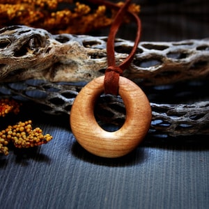 wood pendant - Maple