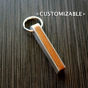Porte-clés personnalisé fait main - Porte-clés en bois de bouleau et aluminium personnalisable. Parfait pour un anniversaire de 5 et 10 ans ou tout simplement pour quelqu&#39;un que vous aimez.