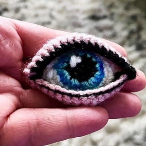 Motif au crochet yeux humains