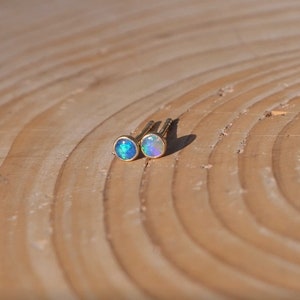 Brilliant 4mm 18k gold ear studs|earrings|gem opal|gemstones|bridal jewelry|gifts for women|her|wife|mom|mum|sister|fiancee