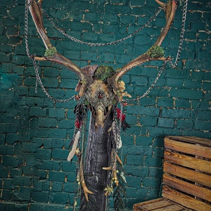 Engraved Fallow Deer Skull Sculpture: Red Bull Eye Stone Ornament