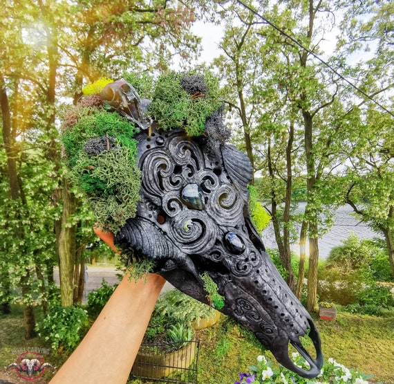 Engraved Deer Skull Art: Moss, Onyx & Tiger Eye Stone Ornament