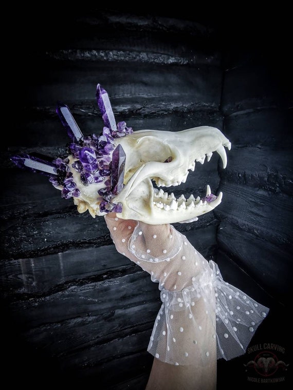 アメジストクリスタルをあしらったカスタムフォックススカル：ウィッカ