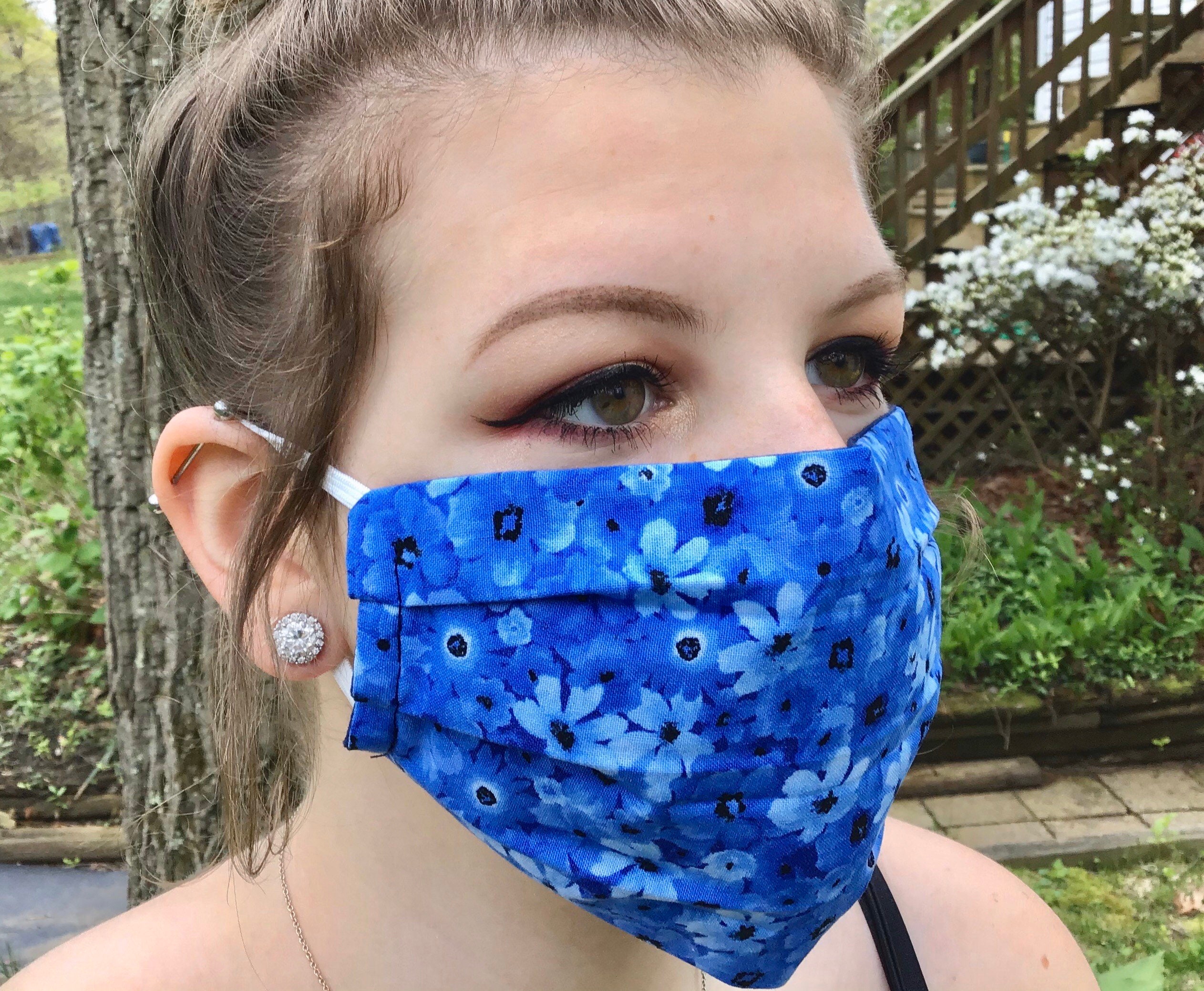 Face Mask with Nose Wire and Filter Pocket / 3 Layer / Blue Floral