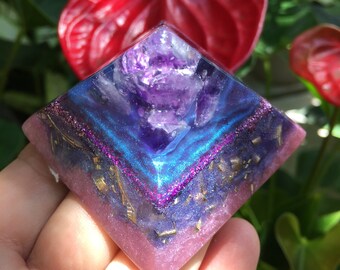 Poni Purple Mini Orgone Pyramid with Amethyst Tip (small)