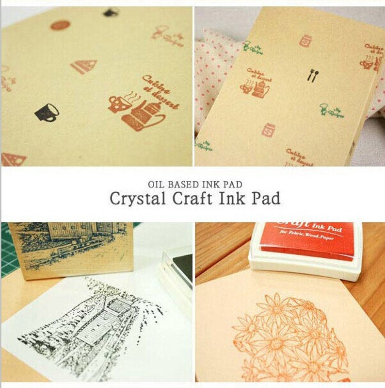 K&ouml;nnte beinhalten: Ein wei&szlig;es Stempelkissen mit roter Aufschrift "Craft Ink Pad for Paper, Wood, Paper". Das Stempelkissen liegt auf einer Holzoberfl&auml;che. Zwei Bilder von gestempelten Designs auf wei&szlig;em Papier, eines von einem Haus und das andere von einem Blumenmuster.