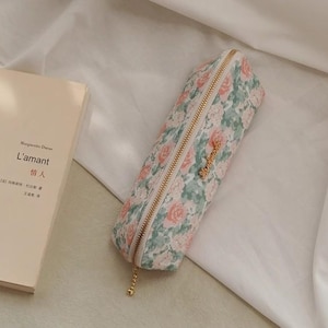 Retro Light Green Floral Fabric Pencil Case Exquisite Flowers Zipper Pouch Fresh Makeup Bag Literary Stationery Bag Original Pen Holder Gift