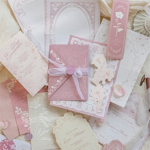 Conjunto de Envelopes e Papel de Carta Vintage | Pacote de Papelaria com Relevo | Coleção Artística de Papelaria com 16 Unidades de Papel de Carta, Cartões Postais, Adesivos e Marcadores de Página