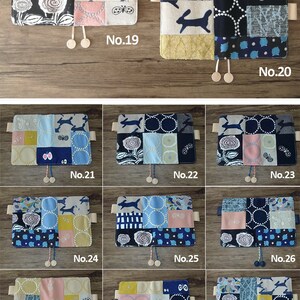 Puede incluir: Una colecci&oacute;n de 15 dise&ntilde;os de tela diferentes para cubiertas de cuaderno de tama&ntilde;o A6. Las cubiertas est&aacute;n hechas de tela de patchwork con varios patrones, incluyendo estampados florales, geom&eacute;tricos y de animales. Las cubiertas est&aacute;n numeradas del 17 al 35.