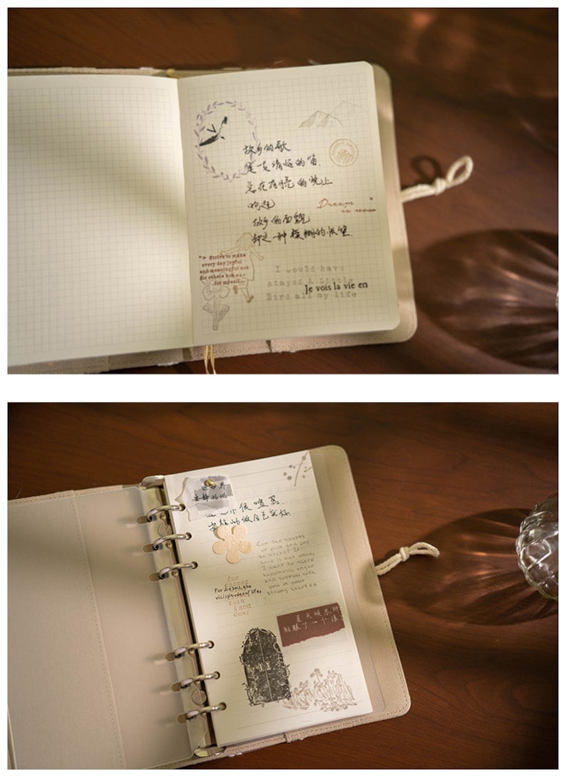 K&ouml;nnte beinhalten: Ein offenes Notizbuch mit einem beigefarbenen Einband und wei&szlig;en Seiten. Die Seiten sind mit handschriftlichem Text in Chinesisch und Englisch gef&uuml;llt. Das Notizbuch hat einen Ringbinder und eine wei&szlig;e Schnur, die am Einband befestigt ist.