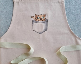 Beige Kinderschürze aus Baumwolle mit süßer Ingwer-Kätzchen-Stickerei und mintfarbenen Baumwollbändern, Junior Craft Schürze, Geschenk für Mädchen