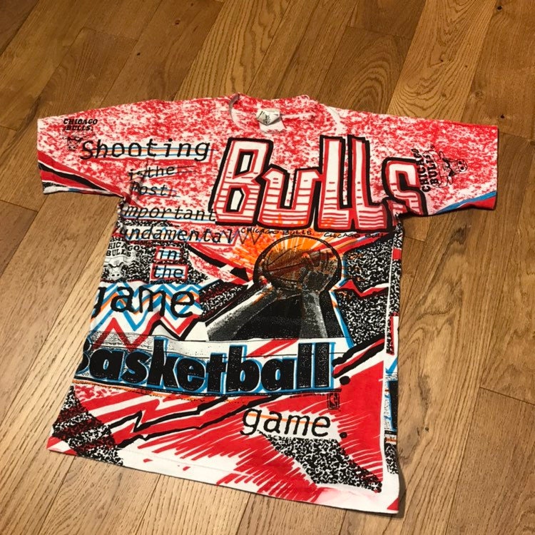 Vintage 1990's Chicago Bulls All Over Print (aop) Magic Johnson Tees T-Shirt Sz. L