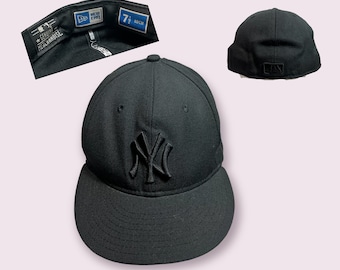 New York Yankees All Black Fitted Hat 59Fifty MLB Baseball Size 7 1/2